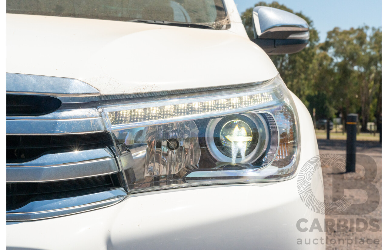 12/2017 Toyota Hilux SR5 (4x4) GUN126R Dual Cab Utility Glacier White Turbo Diesel 2.8L