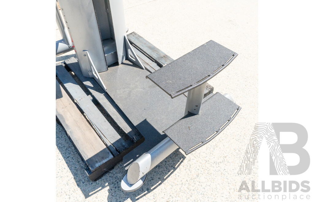 Freemotion Epic Commercial Pin Loaded Assisted Chin / Dip