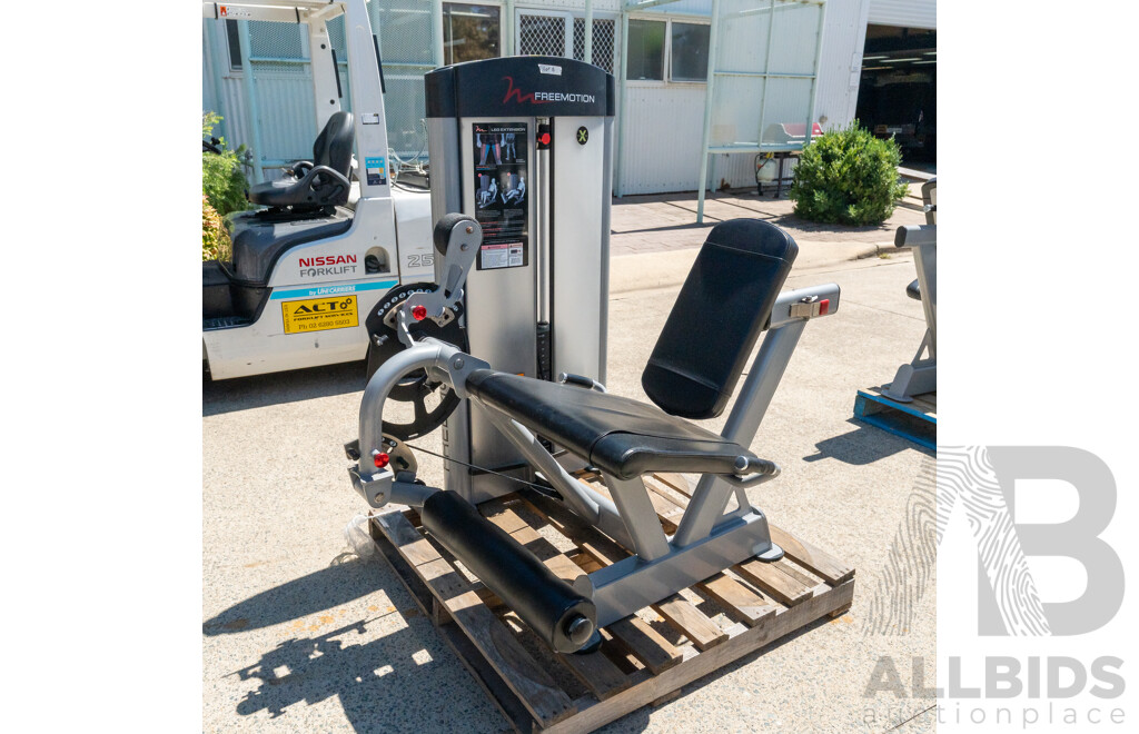 04/2017 Freemotion Commercial Pin Loaded Leg Extension