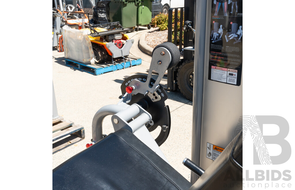 04/2017 Freemotion Commercial Pin Loaded Leg Extension