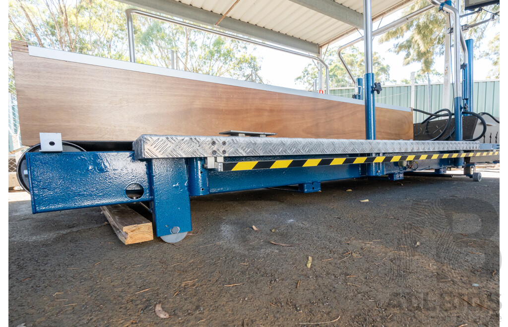 Austredex Large Heavy Duty Commerical Treadmill