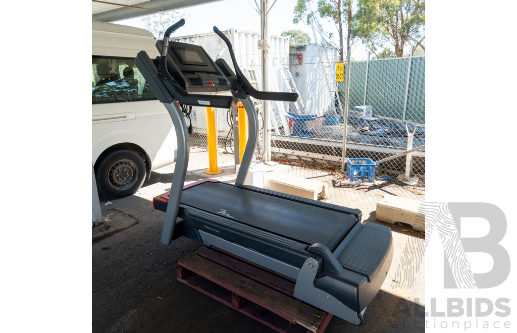 11/2016 Freemotion 11.9 Incline Trainer Commercial Treadmill