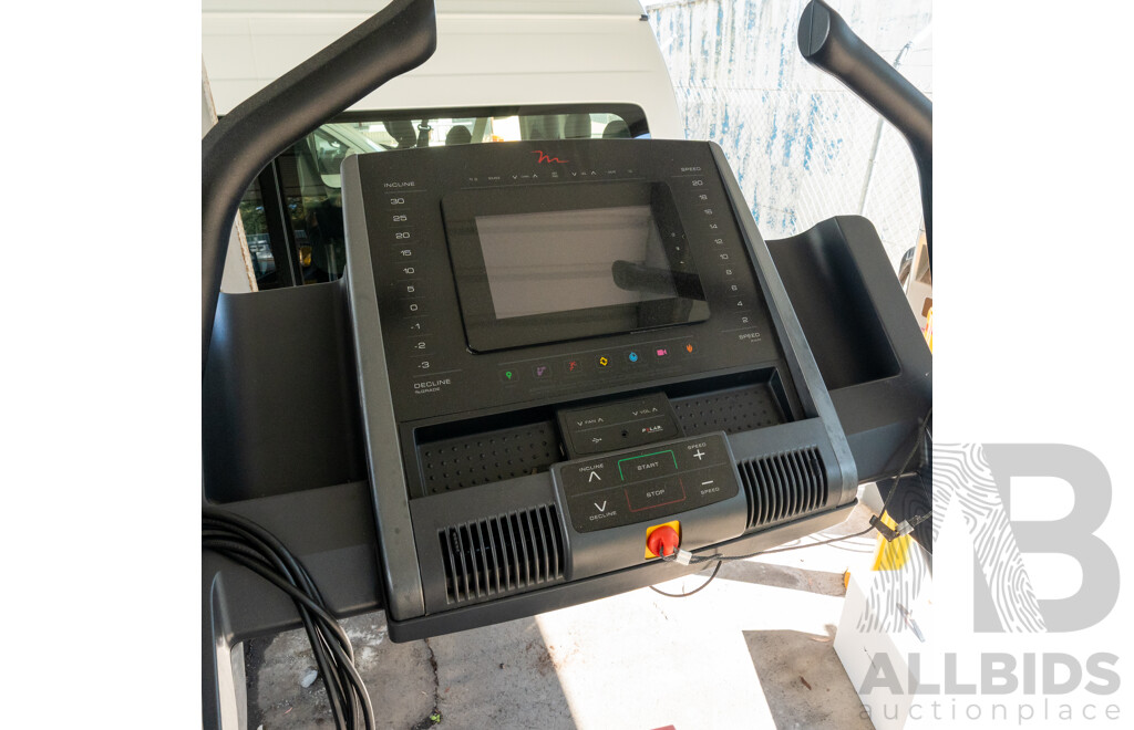 11/2016 Freemotion 11.9 Incline Trainer Commercial Treadmill