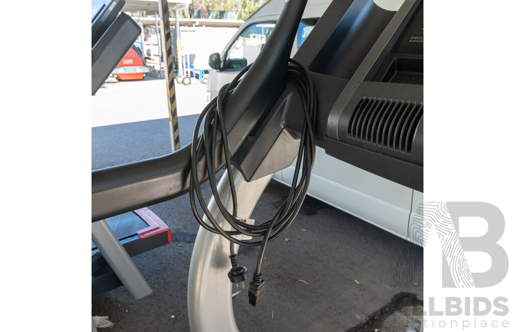 11/2016 Freemotion 11.9 Incline Trainer Commercial Treadmill