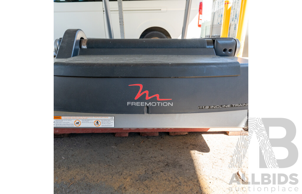11/2016 Freemotion 11.9 Incline Trainer Commercial Treadmill