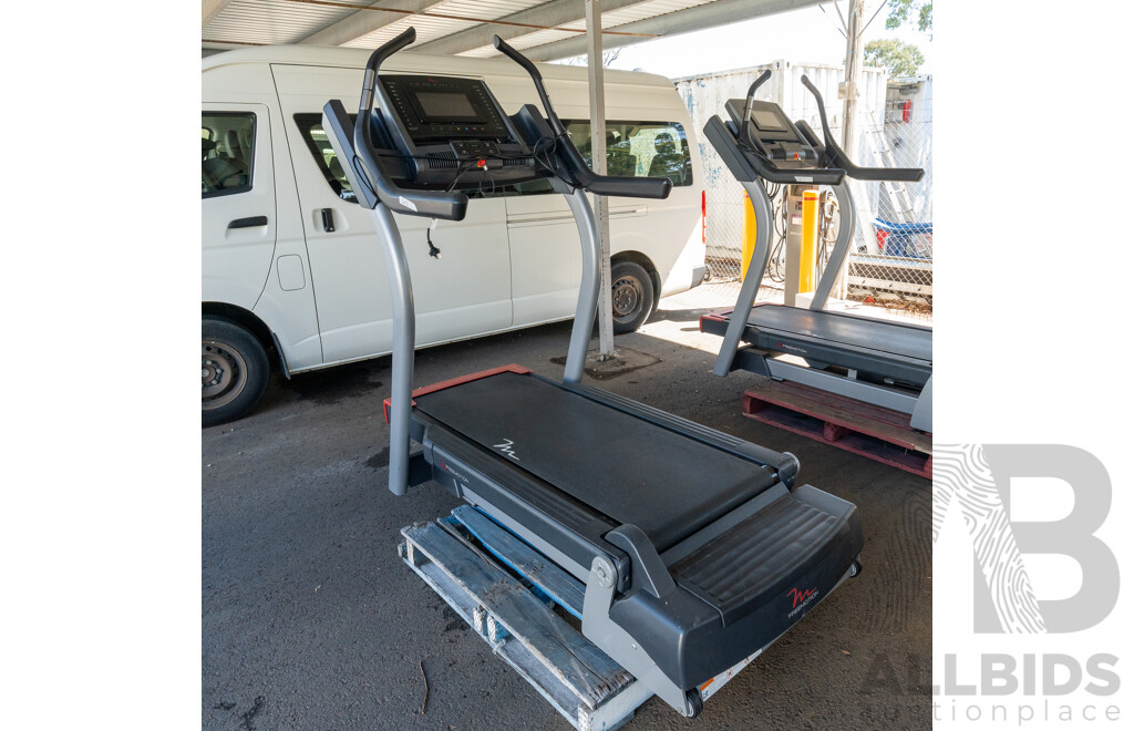 11/2016 Freemotion 11.9 Incline Trainer Commercial Treadmill