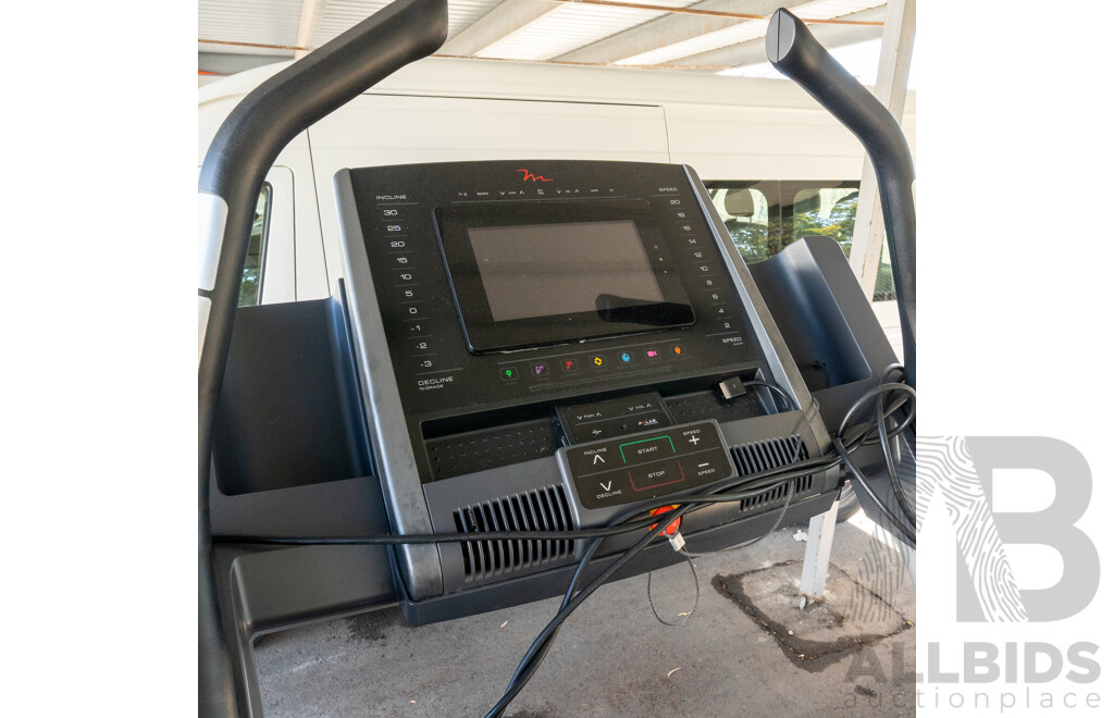 11/2016 Freemotion 11.9 Incline Trainer Commercial Treadmill