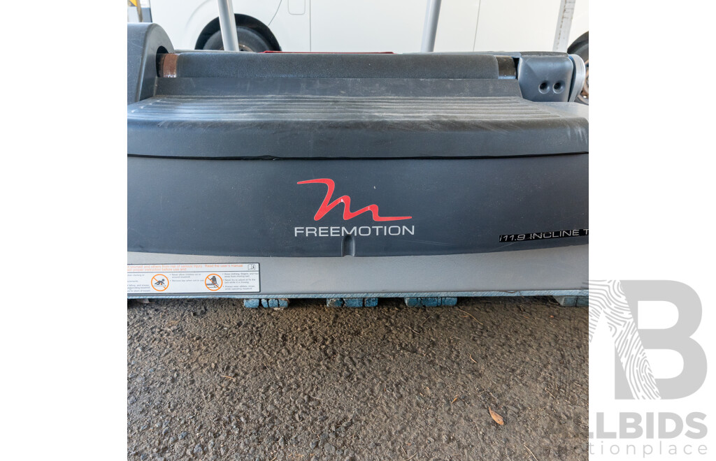 11/2016 Freemotion 11.9 Incline Trainer Commercial Treadmill