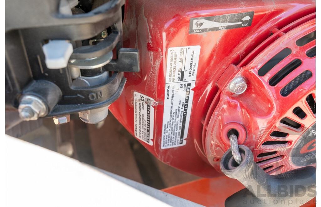 Barracuda Walk Behind Beach / Sand Cleaner