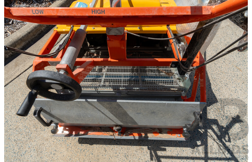 Barracuda Walk Behind Beach / Sand Cleaner
