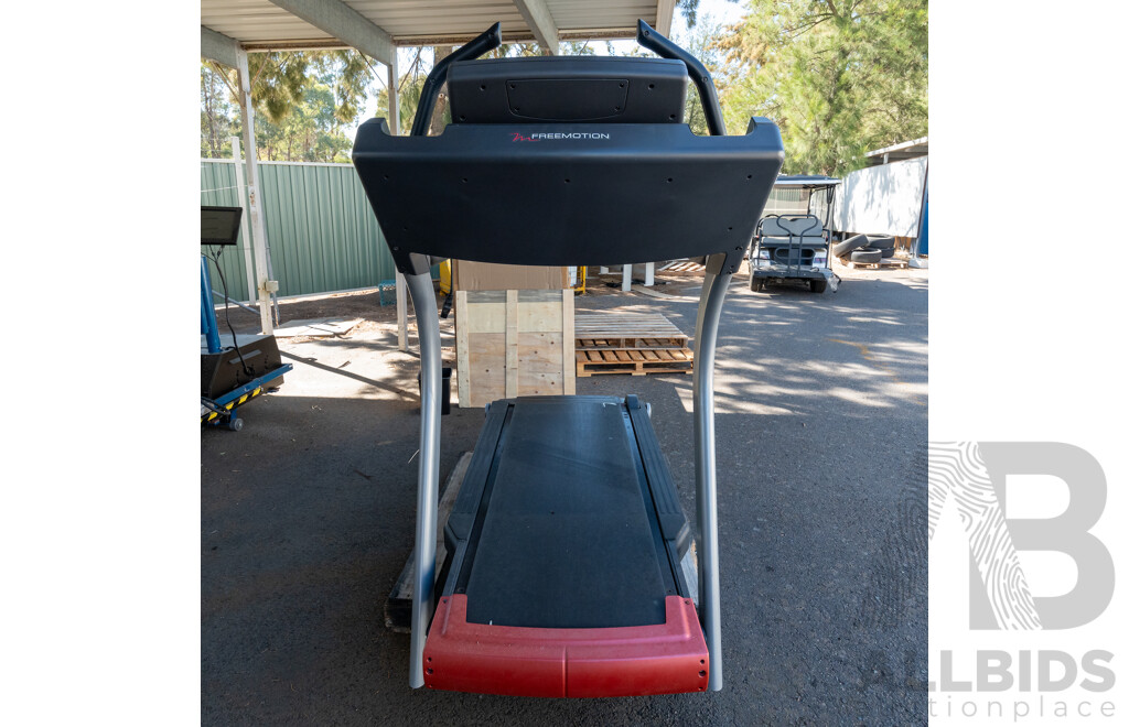 11/2016 Freemotion 11.9 Incline Trainer Commercial Treadmill