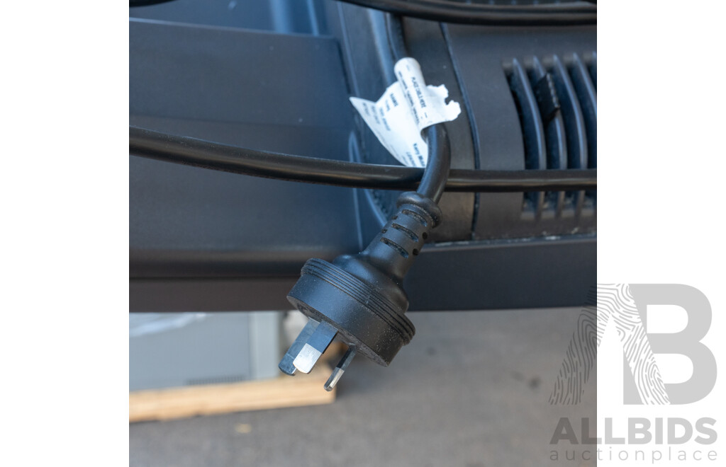 11/2016 Freemotion 11.9 Incline Trainer Commercial Treadmill