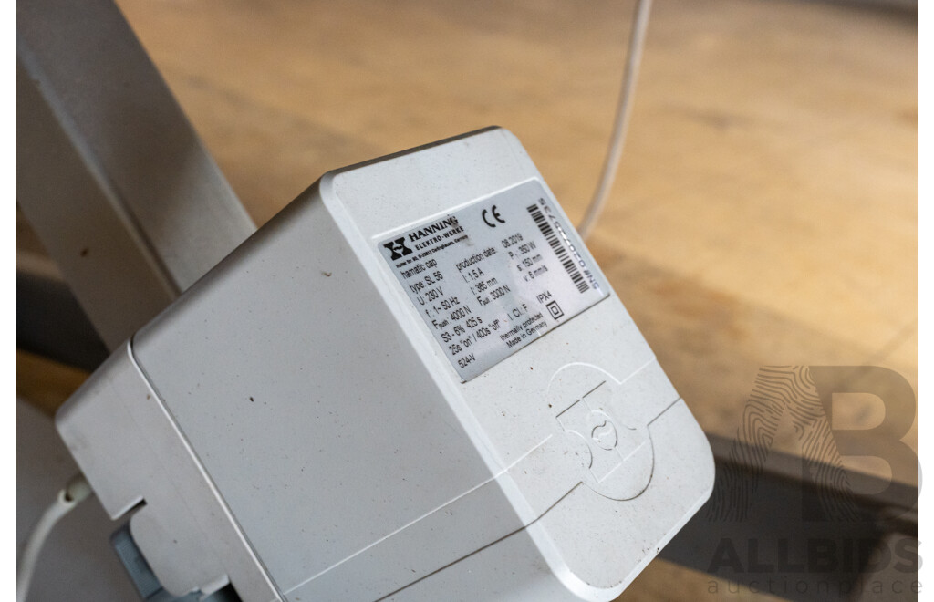 Athlegen Electric Examination / Massage Bed