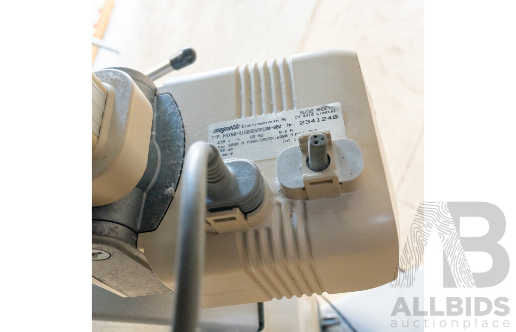 Athlegen Electric Body Work Table Green