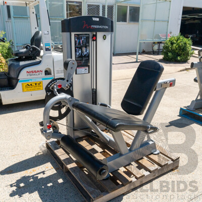 04/2017 Freemotion Commercial Pin Loaded Leg Extension