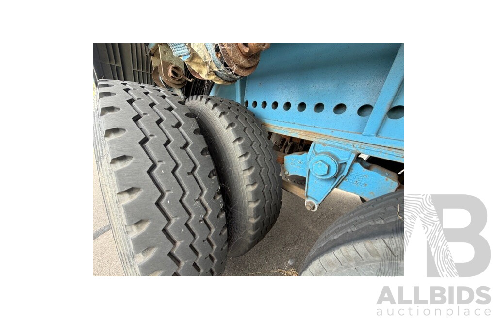 1976 Freighter Commander Triaxle Table Top 40ft Semi Trailer