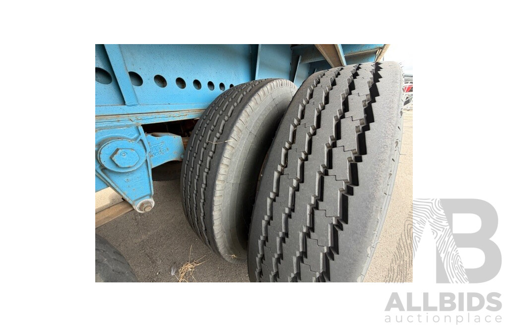 1976 Freighter Commander Triaxle Table Top 40ft Semi Trailer