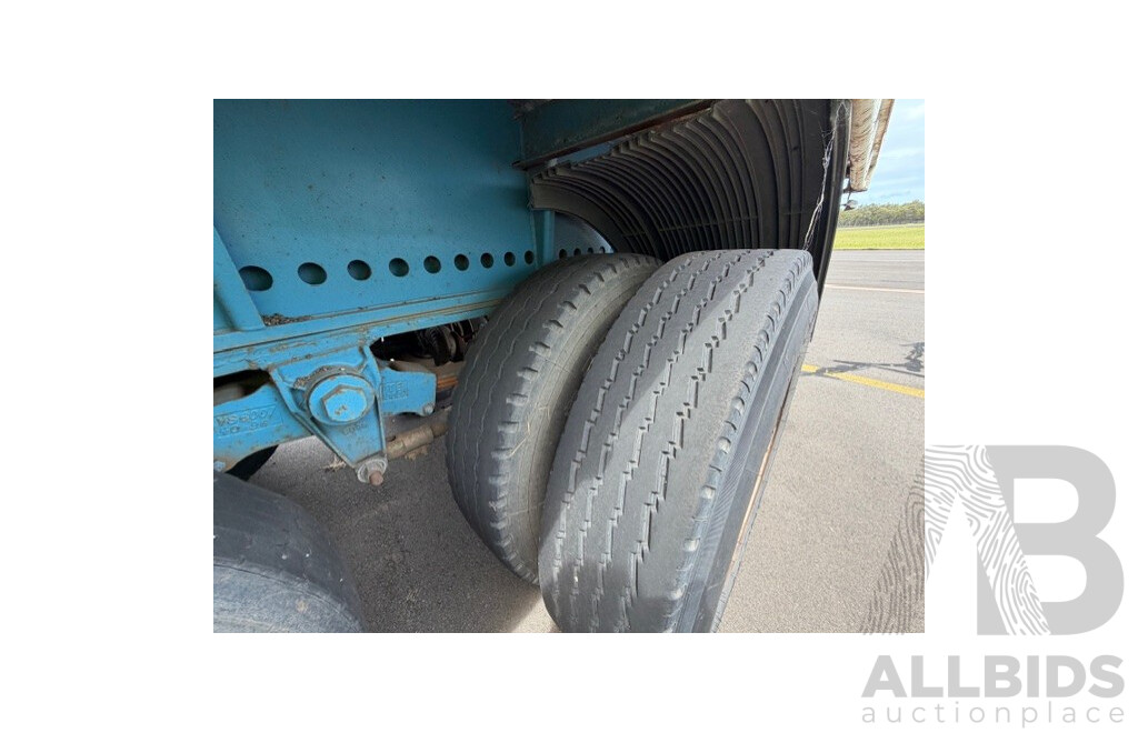 1976 Freighter Commander Triaxle Table Top 40ft Semi Trailer