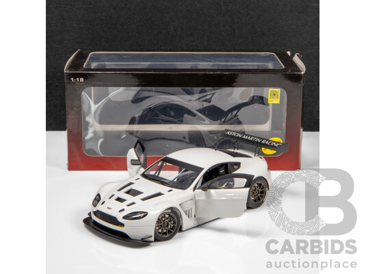 1660353 · AUTOart 2013 Aston Martin V12 Vantage GT3 Plain Body White - 1:18 Scale Model Car