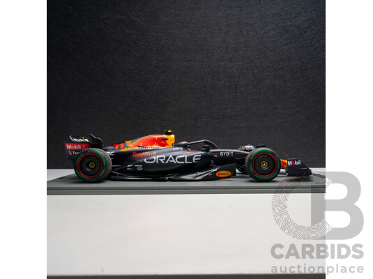 1660325 · Spark Models 2022 Oracle Red Bull Racing RB18 F1 Singapore Grand Prix Winner Sergio Perez #11 57/322 - LARGE 1:12 Scale Model Car in Showcase - Brand New