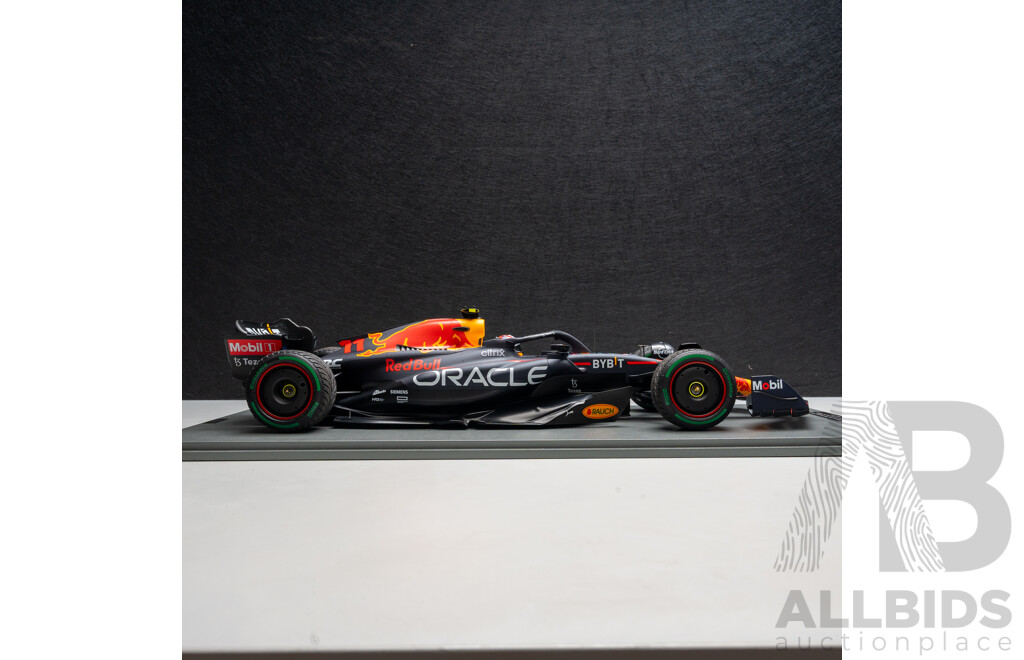 Spark Models 2022 Oracle Red Bull Racing RB18 F1 Singapore Grand Prix Winner Sergio Perez #11 57/322 - LARGE 1:12 Scale Model Car in Showcase - Brand New