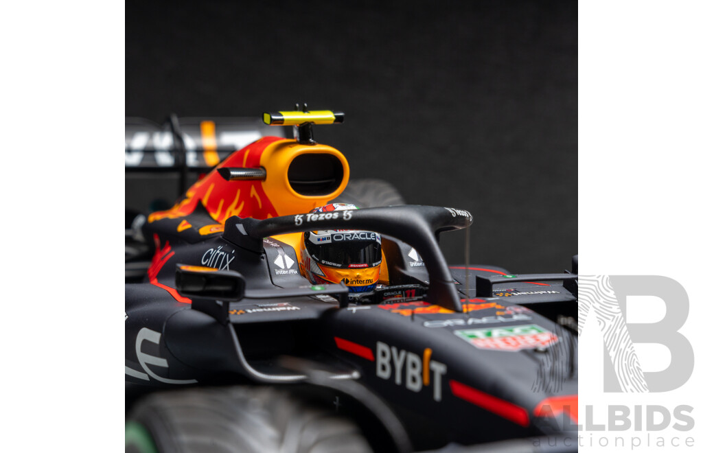 Spark Models 2022 Oracle Red Bull Racing RB18 F1 Singapore Grand Prix Winner Sergio Perez #11 57/322 - LARGE 1:12 Scale Model Car in Showcase - Brand New