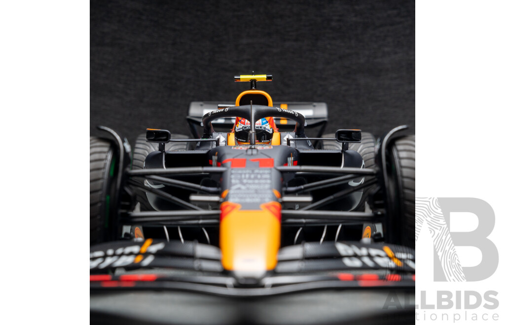 Spark Models 2022 Oracle Red Bull Racing RB18 F1 Singapore Grand Prix Winner Sergio Perez #11 57/322 - LARGE 1:12 Scale Model Car in Showcase - Brand New