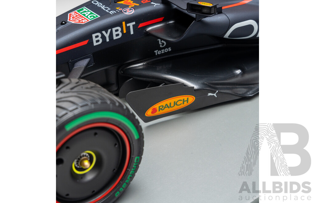 Spark Models 2022 Oracle Red Bull Racing RB18 F1 Singapore Grand Prix Winner Sergio Perez #11 57/322 - LARGE 1:12 Scale Model Car in Showcase - Brand New