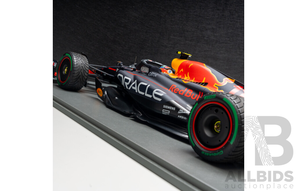 Spark Models 2022 Oracle Red Bull Racing RB18 F1 Singapore Grand Prix Winner Sergio Perez #11 57/322 - LARGE 1:12 Scale Model Car in Showcase - Brand New