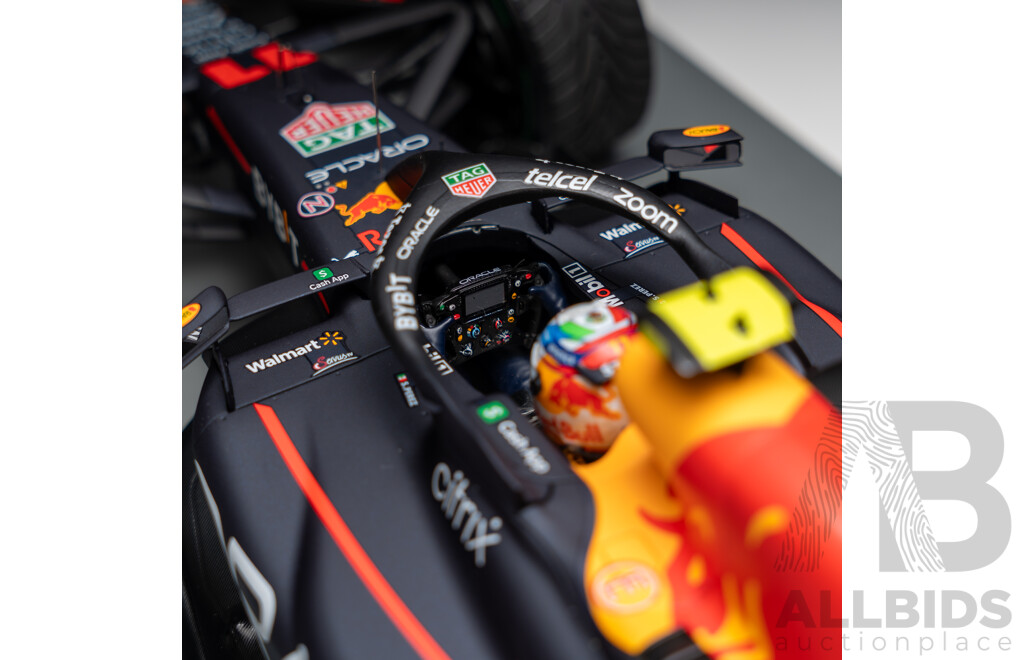 Spark Models 2022 Oracle Red Bull Racing RB18 F1 Singapore Grand Prix Winner Sergio Perez #11 57/322 - LARGE 1:12 Scale Model Car in Showcase - Brand New