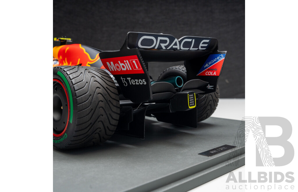 Spark Models 2022 Oracle Red Bull Racing RB18 F1 Singapore Grand Prix Winner Sergio Perez #11 57/322 - LARGE 1:12 Scale Model Car in Showcase - Brand New