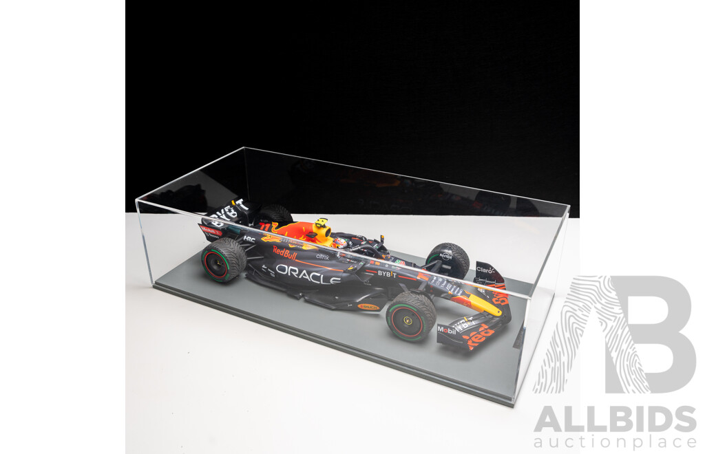 Spark Models 2022 Oracle Red Bull Racing RB18 F1 Singapore Grand Prix Winner Sergio Perez #11 57/322 - LARGE 1:12 Scale Model Car in Showcase - Brand New