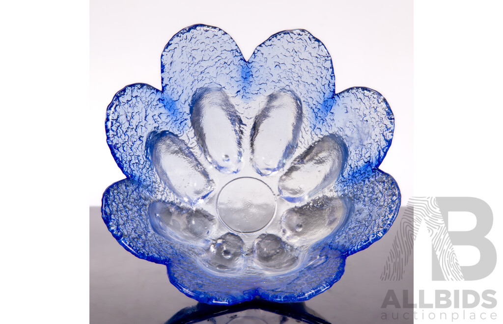 Muurla Finland Two Tone Glass Petal Bowl Designed by Pertti Kallioinen