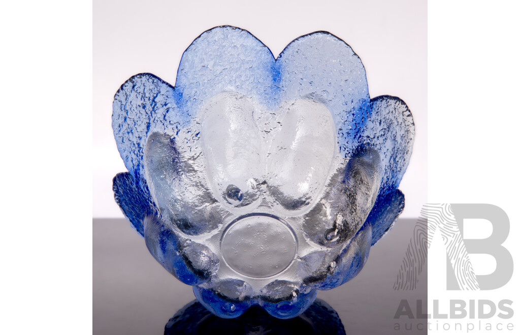 Muurla Finland Two Tone Glass Petal Bowl Designed by Pertti Kallioinen
