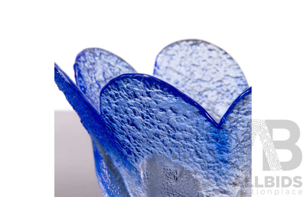 Muurla Finland Two Tone Glass Petal Bowl Designed by Pertti Kallioinen