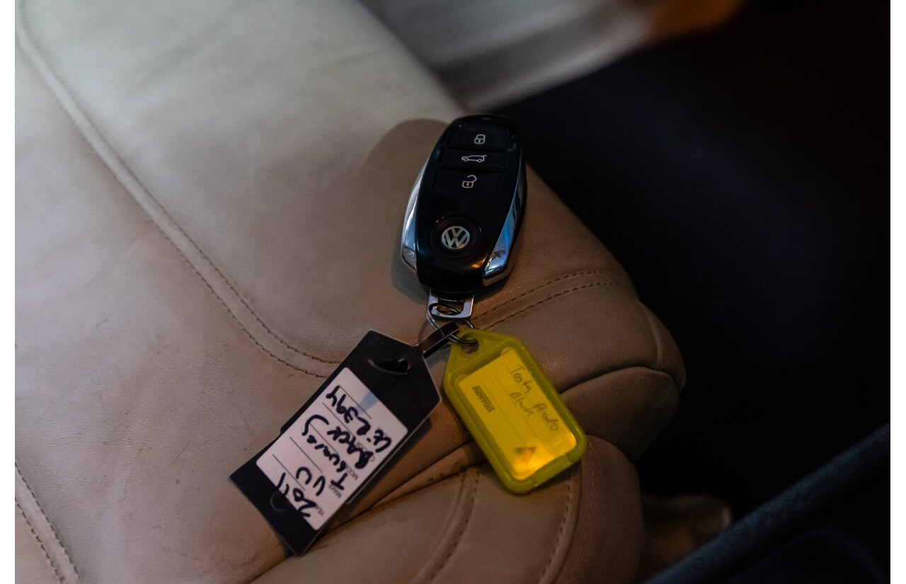 1/2012 Volkswagen Touareg V6 TDI 7P MY12 4d Wagon Deep Black Pearl Turbo Diesel V6 3.0L