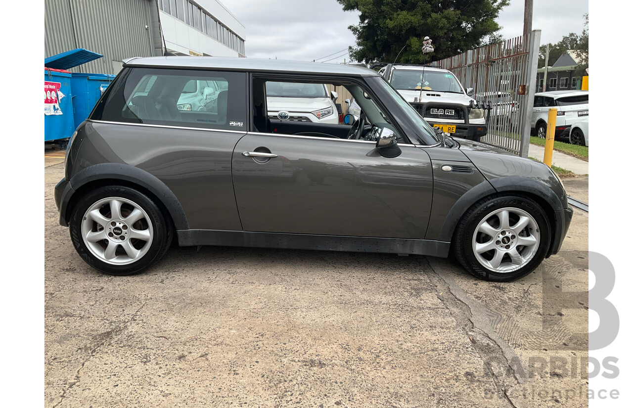 6/2006 Mini Cooper Park Lane R50 2d Hatchback Royal Grey Metallic/Silver Roof 1.6L