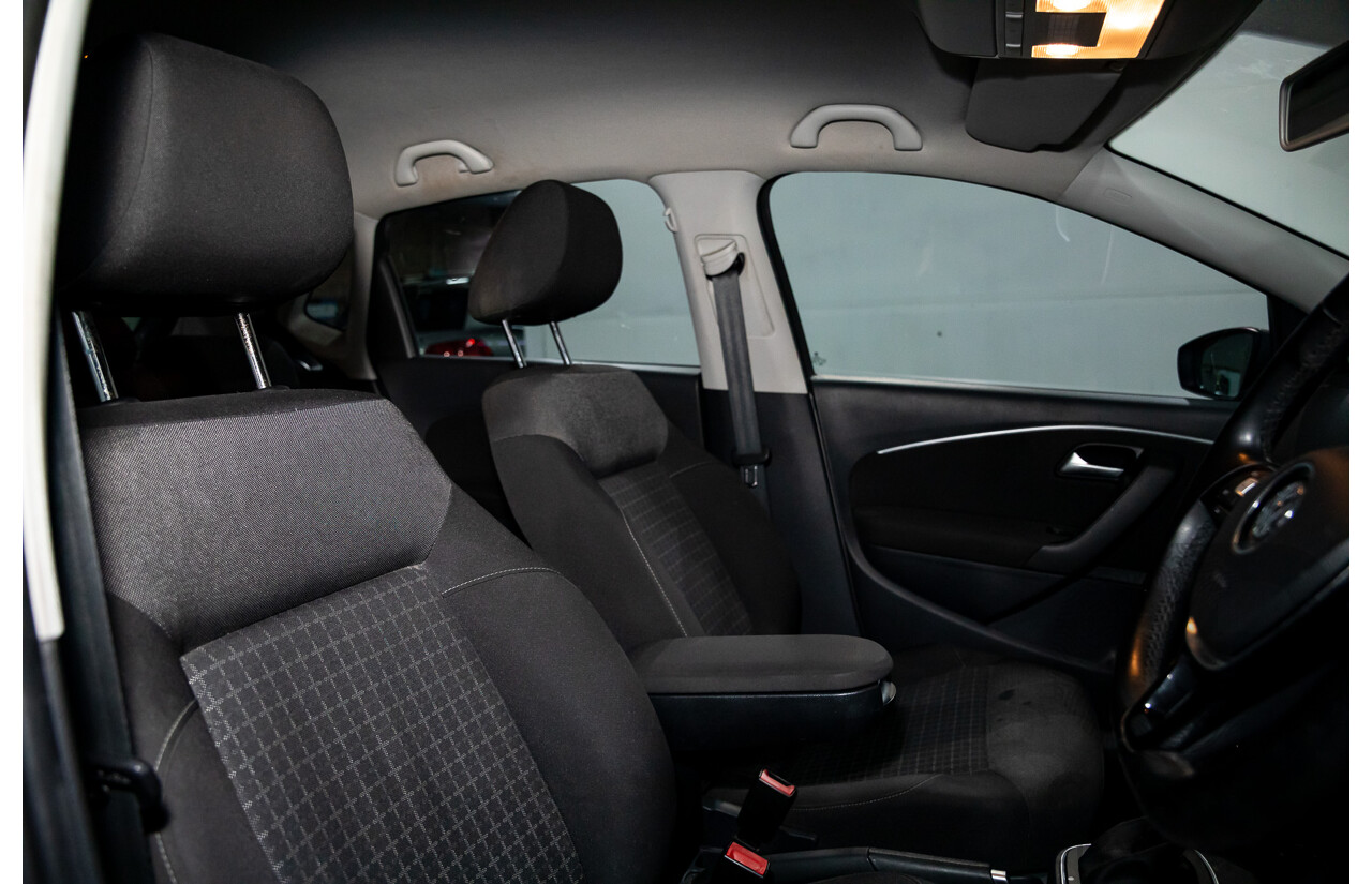 12/2015 Volkswagen Polo 81 TSI Comfortline (FWD) 6R MY16 5d Hatchback Pepper Grey Metallic Turbo 1.2L