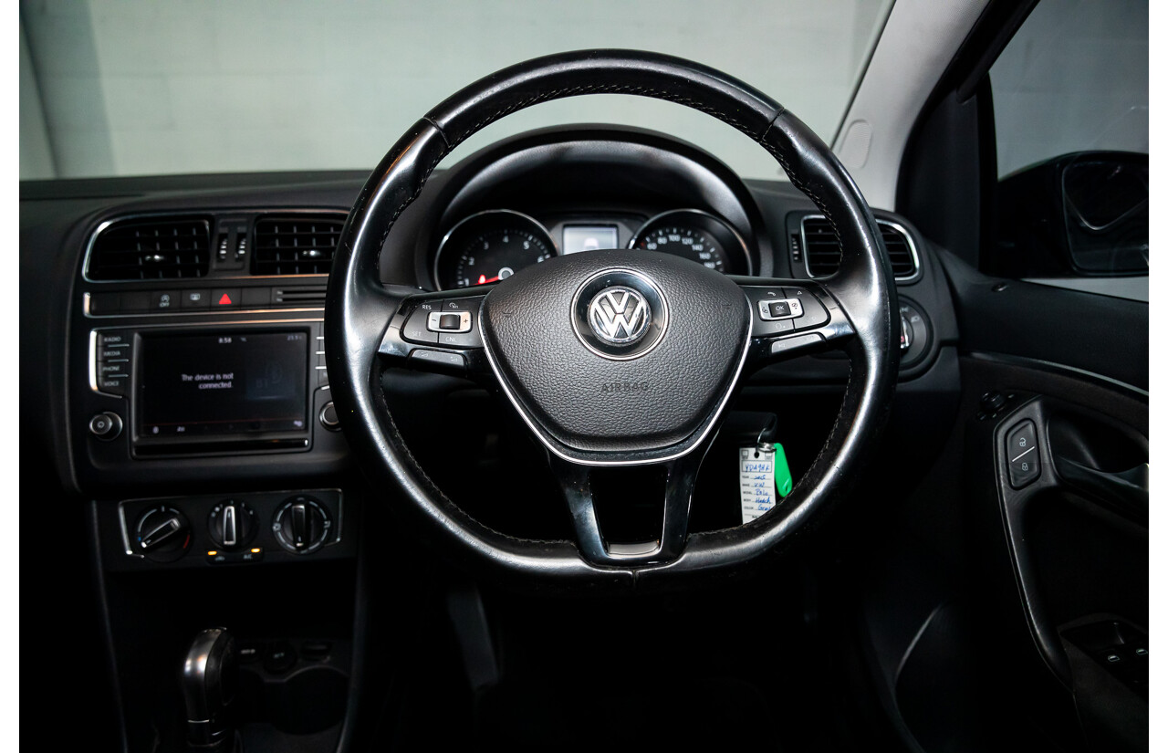 12/2015 Volkswagen Polo 81 TSI Comfortline (FWD) 6R MY16 5d Hatchback Pepper Grey Metallic Turbo 1.2L