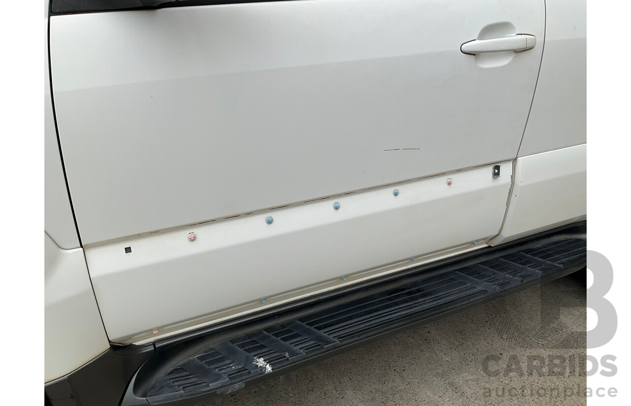 9/2003 Toyota Landcruiser Prado GXL (4x4) KZJ120R 4d Wagon Artic White Turbo Diesel 3.0L