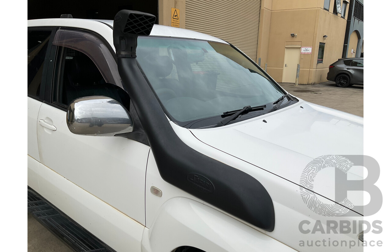 9/2003 Toyota Landcruiser Prado GXL (4x4) KZJ120R 4d Wagon Artic White Turbo Diesel 3.0L