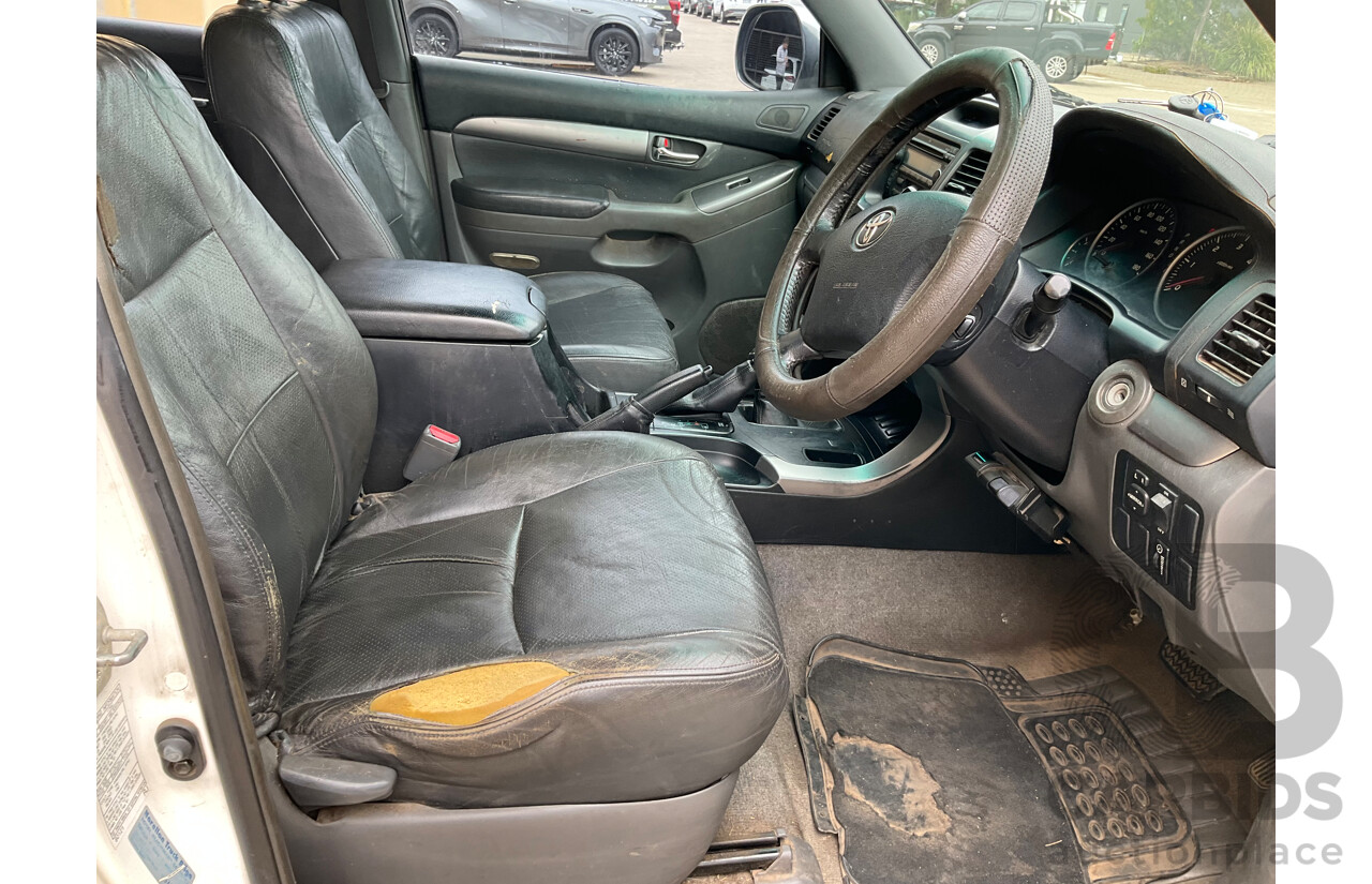 9/2003 Toyota Landcruiser Prado GXL (4x4) KZJ120R 4d Wagon Artic White Turbo Diesel 3.0L