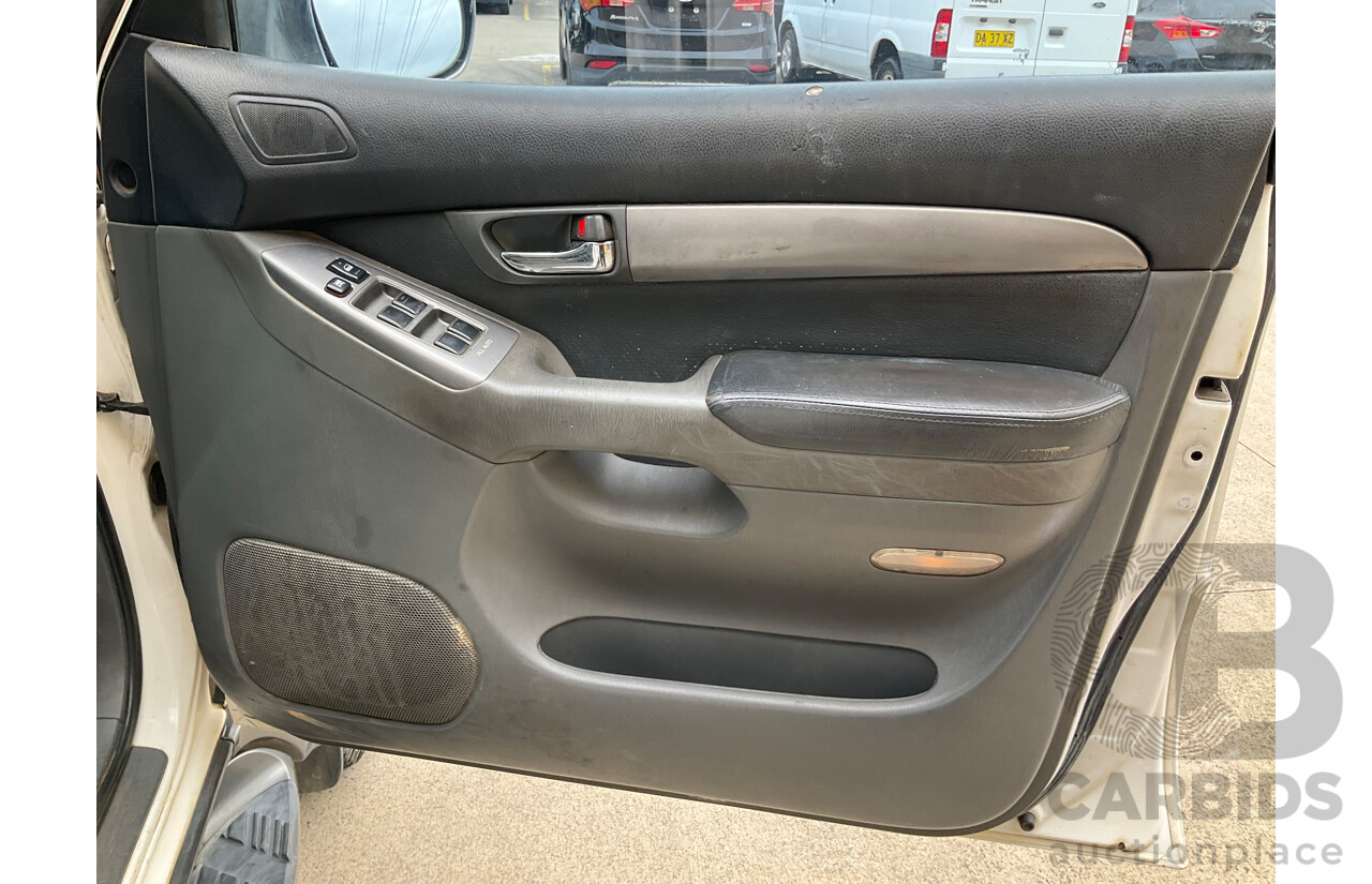 9/2003 Toyota Landcruiser Prado GXL (4x4) KZJ120R 4d Wagon Artic White Turbo Diesel 3.0L