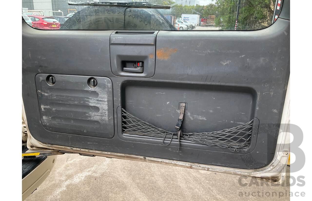 9/2003 Toyota Landcruiser Prado GXL (4x4) KZJ120R 4d Wagon Artic White Turbo Diesel 3.0L