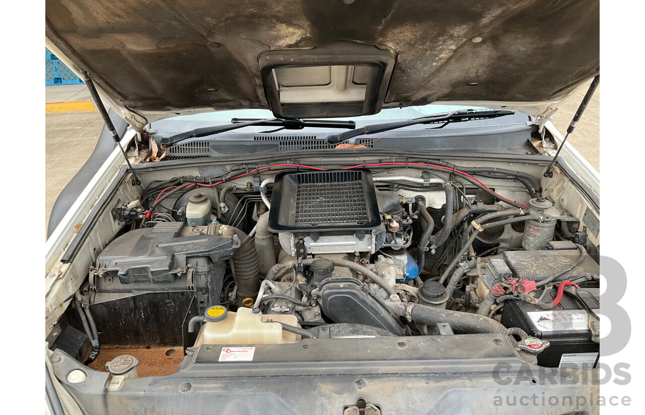 9/2003 Toyota Landcruiser Prado GXL (4x4) KZJ120R 4d Wagon Artic White Turbo Diesel 3.0L