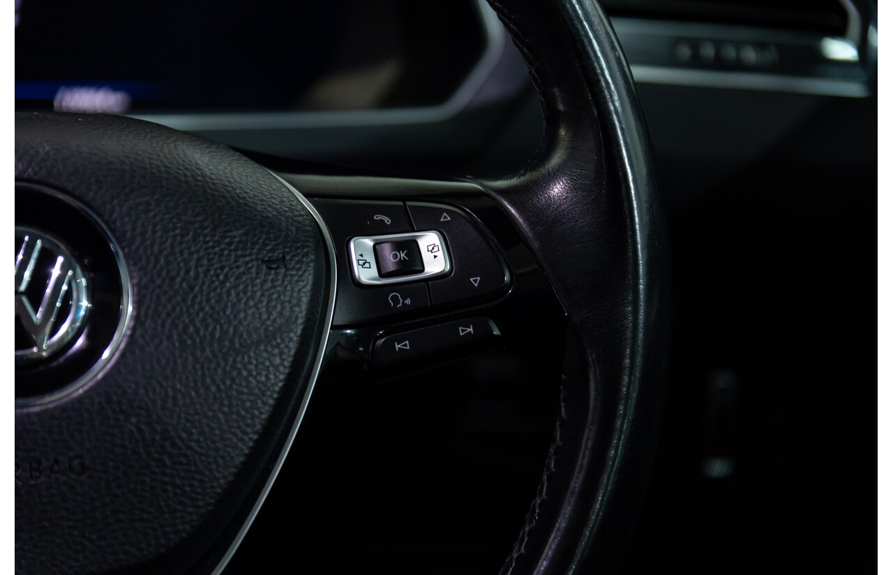 04/2017 Volkswagen Tiguan 132 TSI Comfortline (AWD) 5NA 4d Wagon Pure White Turbo 2.0L