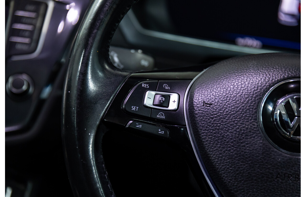 04/2017 Volkswagen Tiguan 132 TSI Comfortline (AWD) 5NA 4d Wagon Pure White Turbo 2.0L