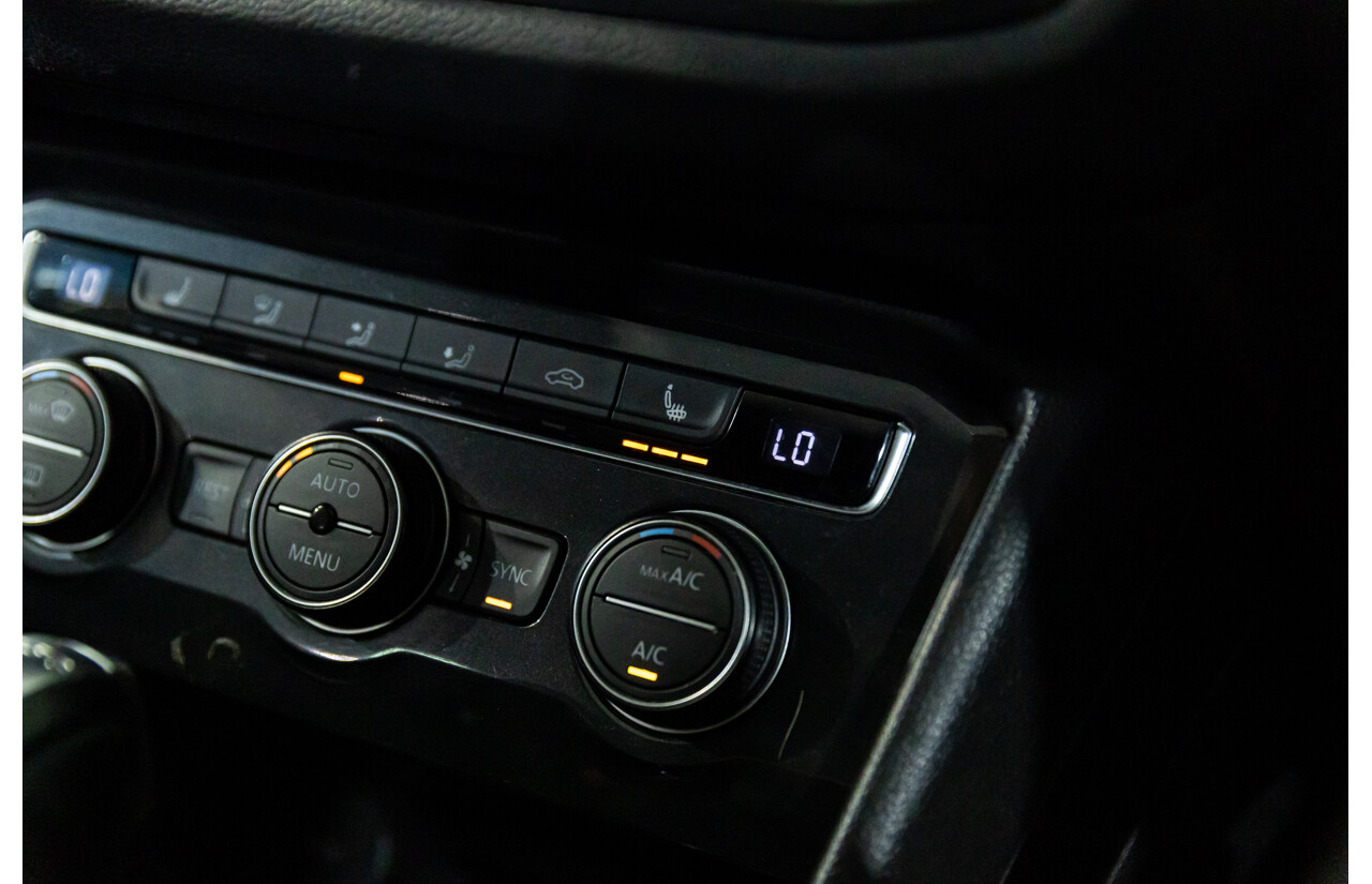 04/2017 Volkswagen Tiguan 132 TSI Comfortline (AWD) 5NA 4d Wagon Pure White Turbo 2.0L