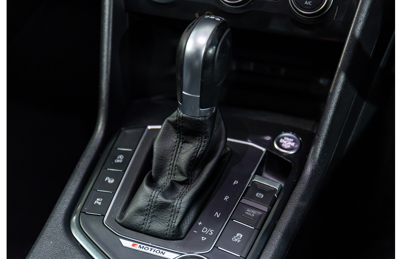 04/2017 Volkswagen Tiguan 132 TSI Comfortline (AWD) 5NA 4d Wagon Pure White Turbo 2.0L