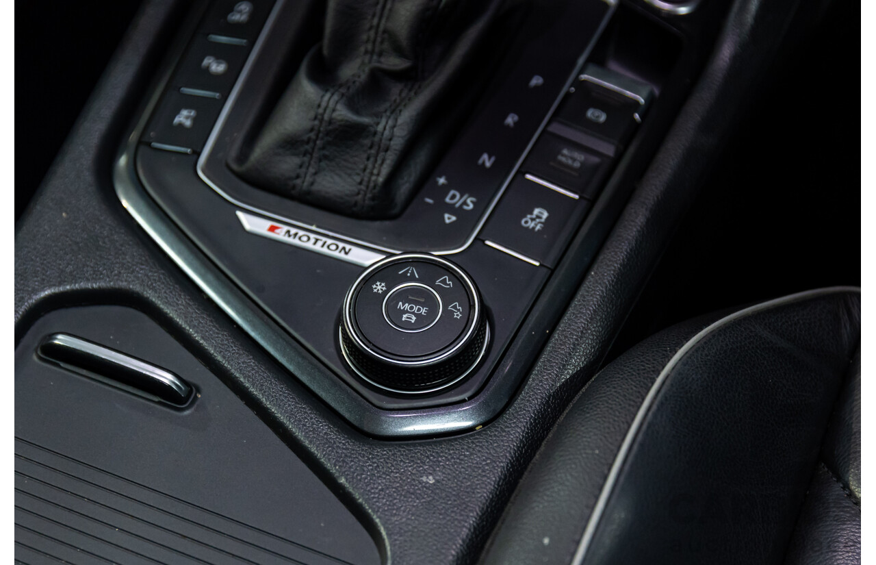 04/2017 Volkswagen Tiguan 132 TSI Comfortline (AWD) 5NA 4d Wagon Pure White Turbo 2.0L